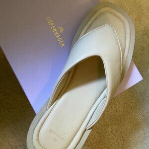 Cream Leather Cushioned Platform FlipFlops - New